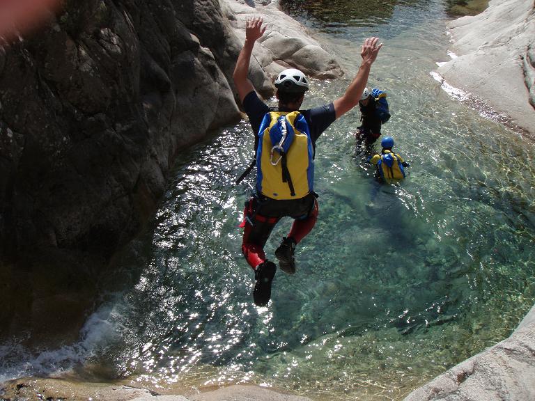 Barranquismo en Córcega, Saltando en las badinas verde-turquesa del Barranco Richiusa